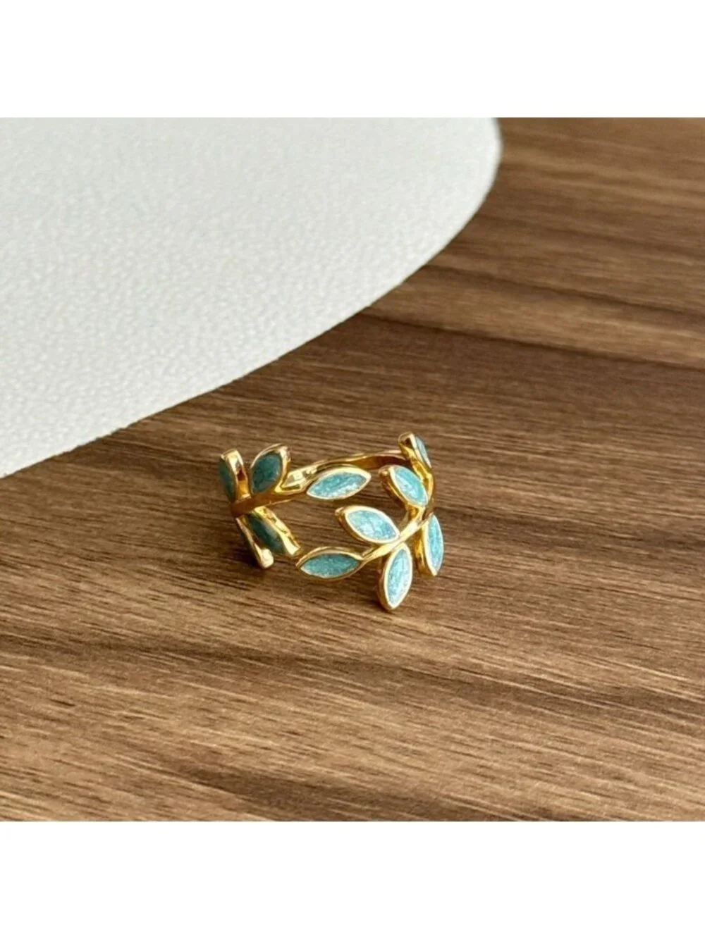 Elegant Gold and Blue Leaf Ring Q35
